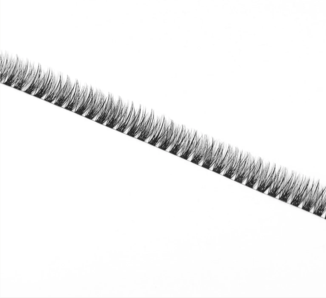 Avril Fresh Bloom cluster lashes close-up